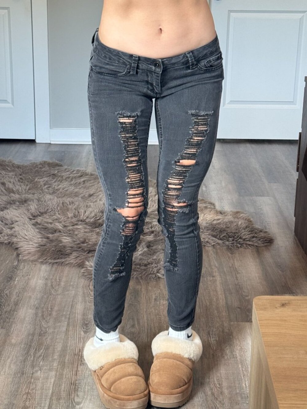 Lovesick 2000s Grunge Thrashed Low Rise Skinny Jeans Ripped Dark Wash Goth Emo